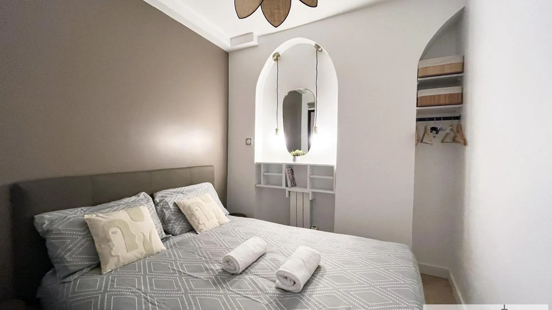 Appartement Urban Flat 178 - Cosy 2 Bedroom In Center Of Parijs